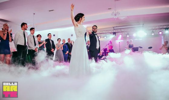 Cieżki dym na wesele, taniec w chmurach