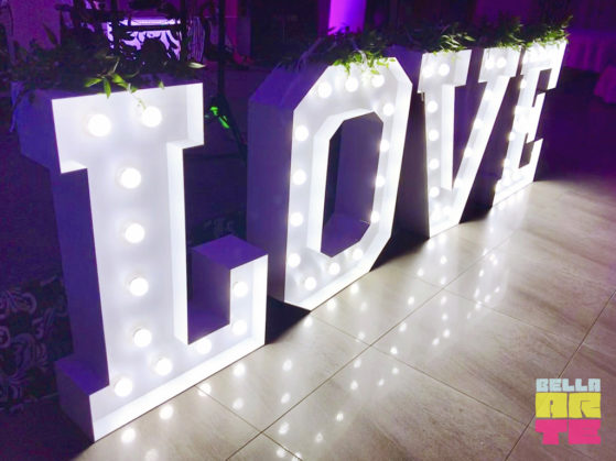 Bella-Arte dekoracja swiatlem napis Love