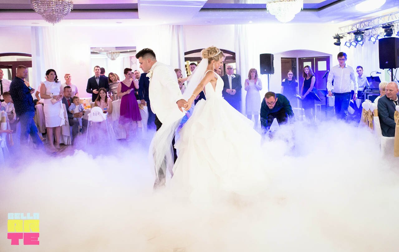 Ciężki dym na wesele. Pierwszy taniec