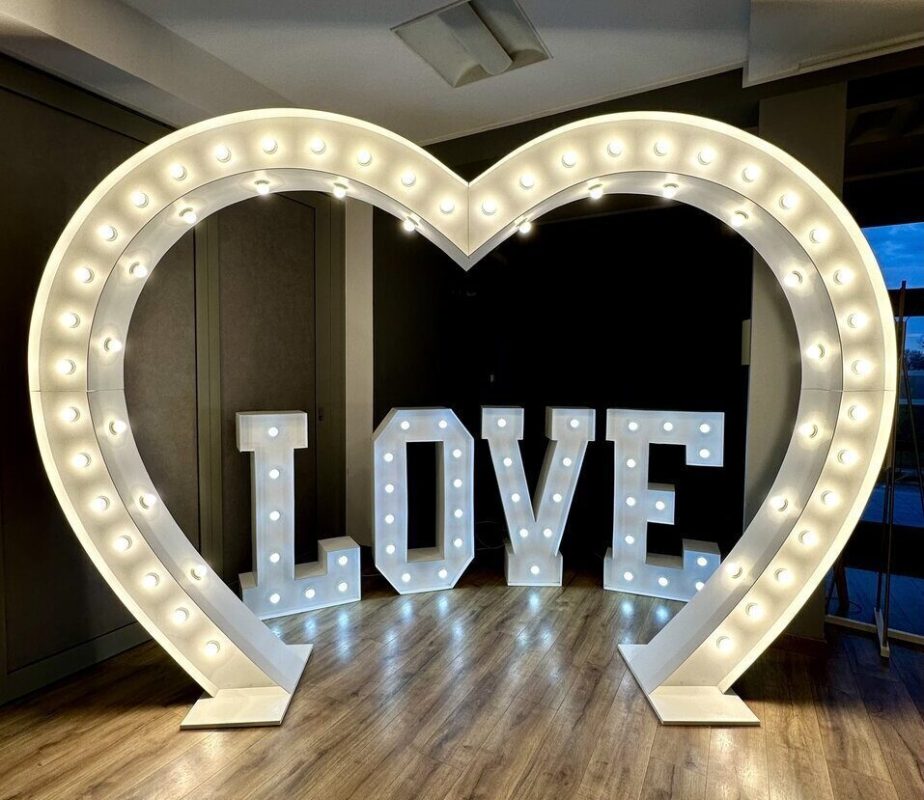 Mega-duze-serce-led-Brama-wesele-i-urodziny-e1706011448189.jpg Mega duże serce led